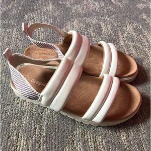 Cat and Jack footbed Sandals Size 2 white. 🛍Bundle & Save💰